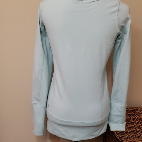 Lululemon long sleeve ladies top. Size 4 - Picture 2 of 4